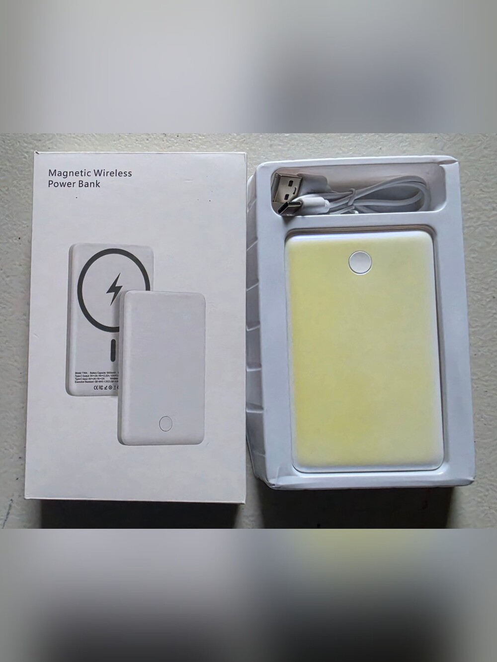 Magnetic wireless power bank 10000 mAh charger for iPhone Samsung smartphones - Picture 7 of 9
